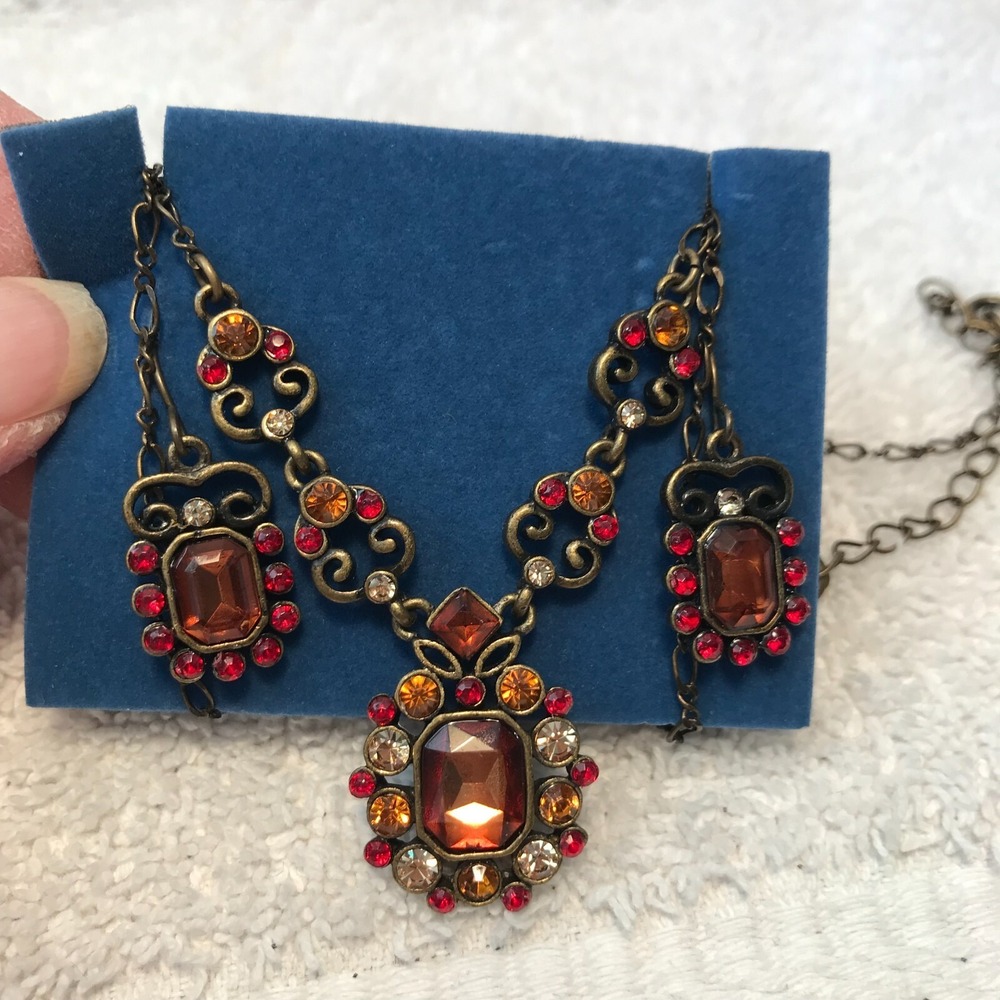 Avon 2007 Heirloom Topaz Color Pendant Necklace Gift Set
